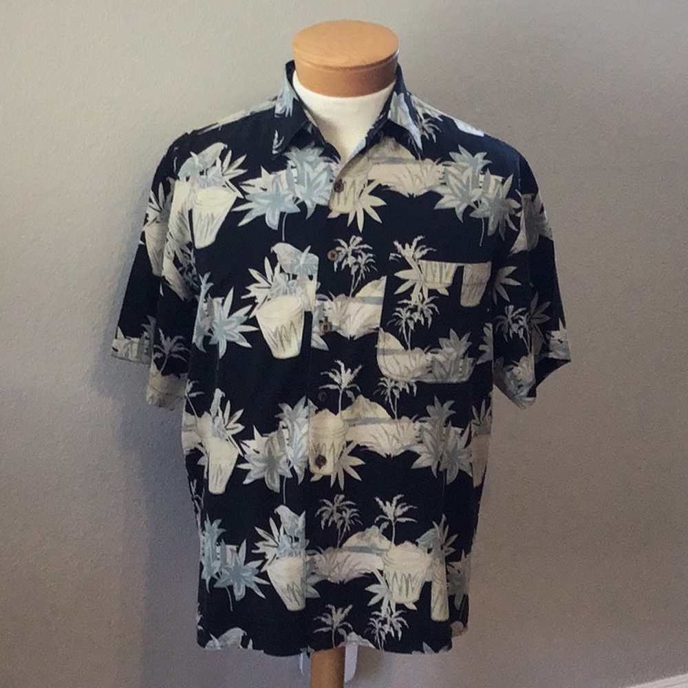 Men’s Vintage Silk Circa 1980’s Hawaiian Shirt